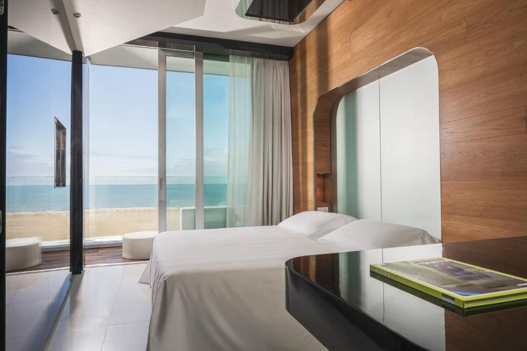 i-Suite Hotel